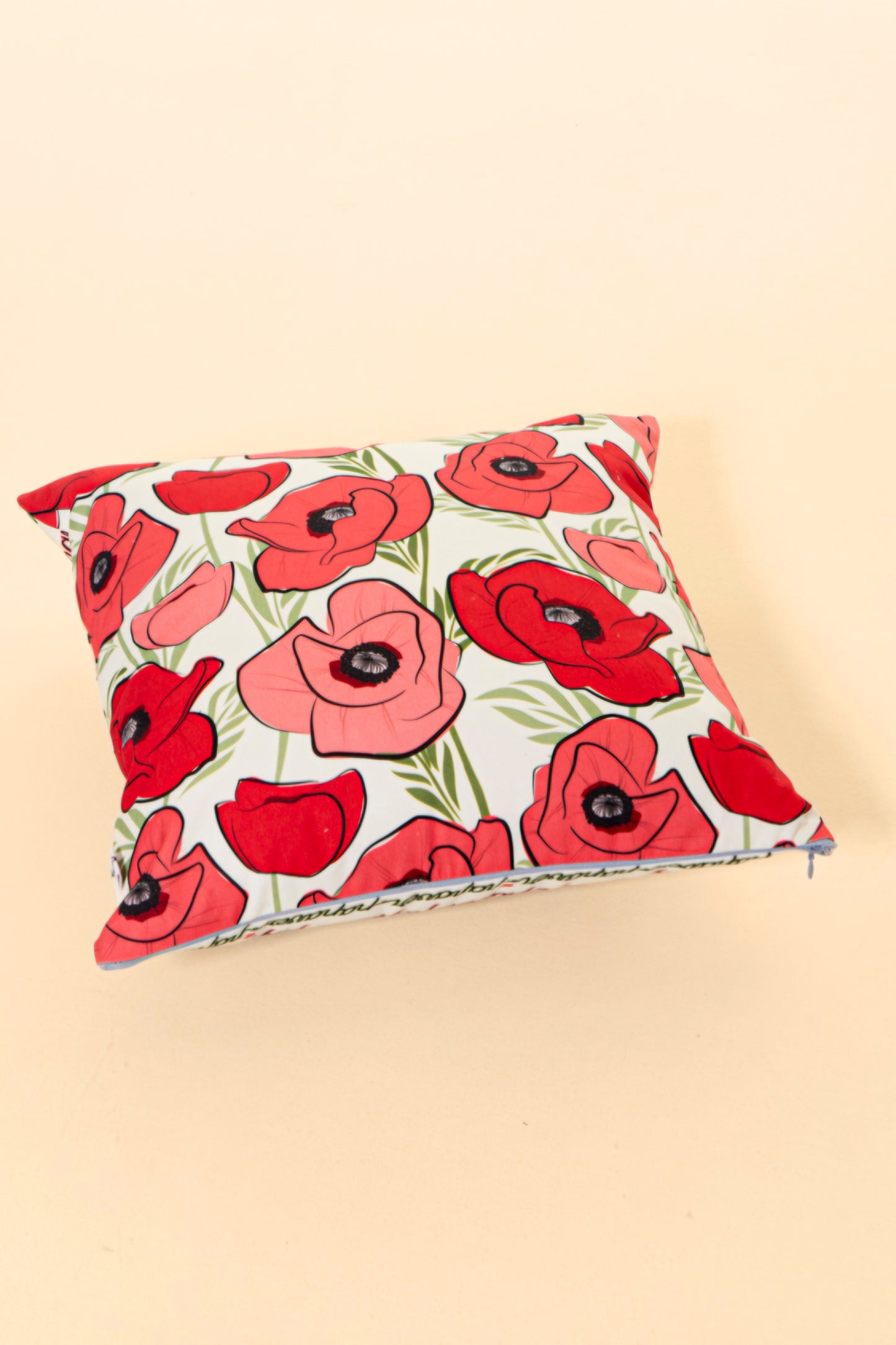 Cuscino quadrato disegnato a mano con papavero pattern 